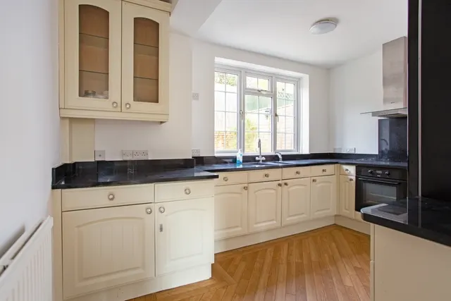Fairford Close, Haywards Heath, RH16, photo 3
