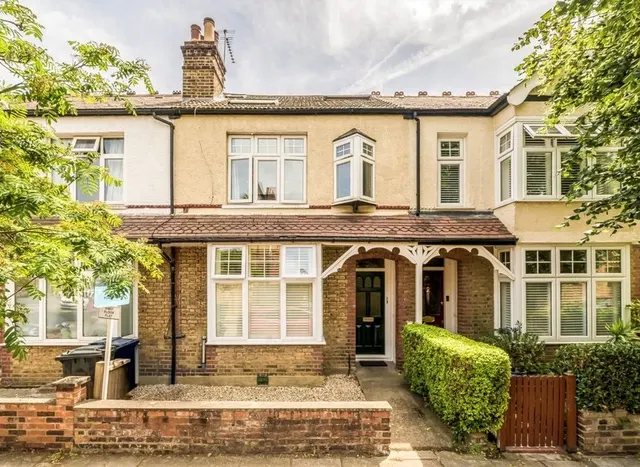 Convent Gardens, Ealing, W5, photo 1