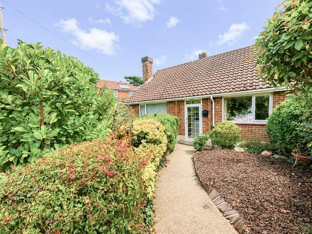 Oakwood Close, Hastings, TN34, photo 1