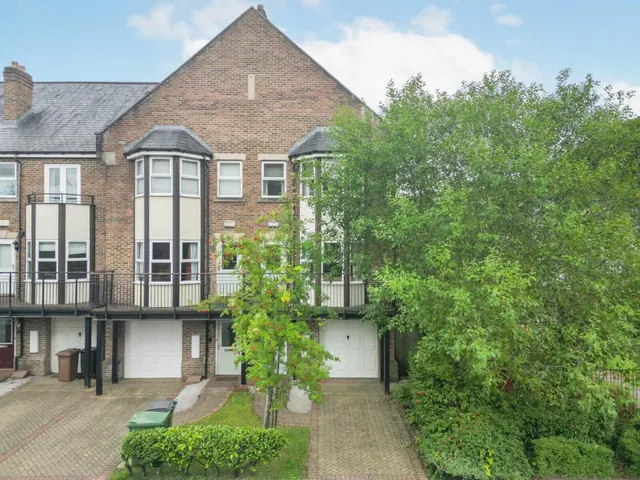 Thornbury Avenue, Headingley, LS16, photo 1