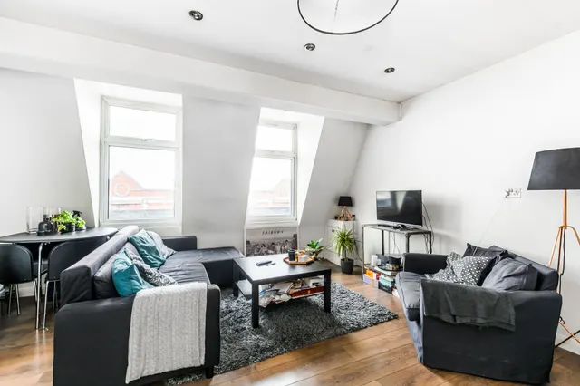 Photo 2 — Flat C, 47 Kingsland High Street, London