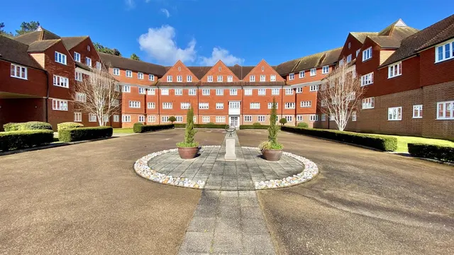 Elizabeth Drive, Banstead, SM7 2FE, photo 1