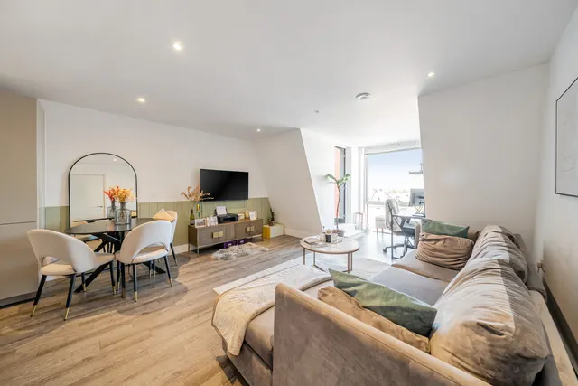 Gaumont Place, Streatham Hill, London, SW2, photo 1