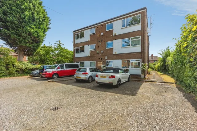 Northenden Road, Sale, Greater Manchester, M33, photo 1