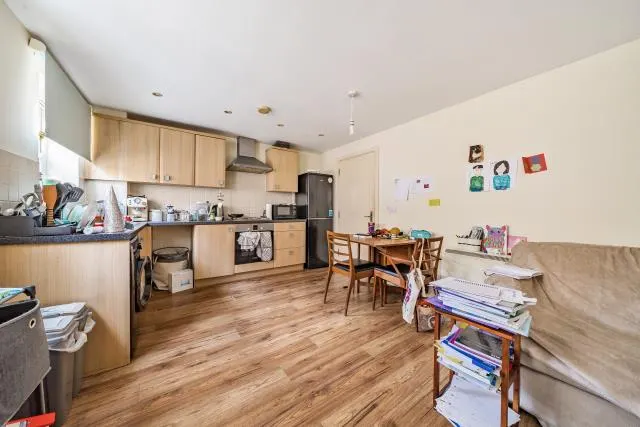 Nymet Court, Aylesbury, HP19, photo 3