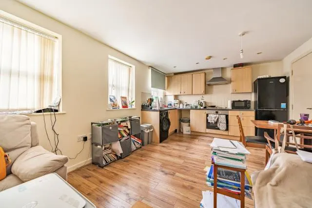 Nymet Court, Aylesbury, HP19, photo 2