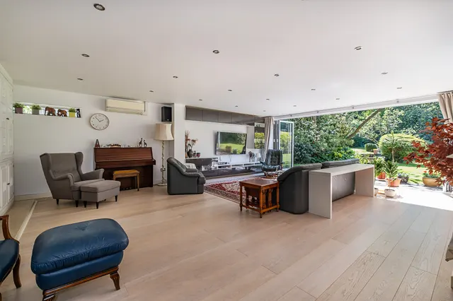 Photo 3 — Church Meadow, Surbiton, KT6