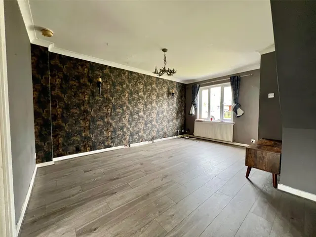 Tudor Gardens, Merlins Bridge, SA61, photo 3