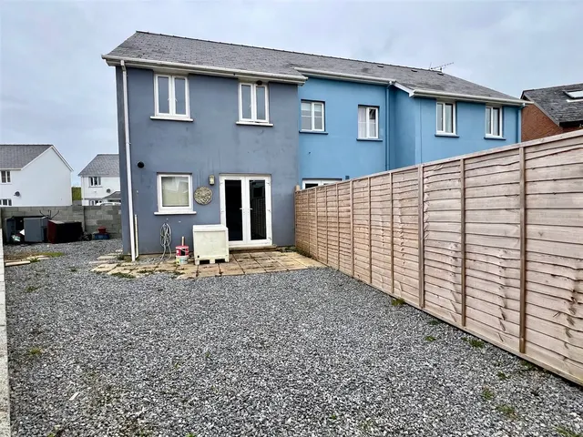 Tudor Gardens, Merlins Bridge, SA61, photo 2