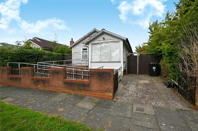 Central Avenue, Northfield, Birmingham, B31 4HN, photo 1