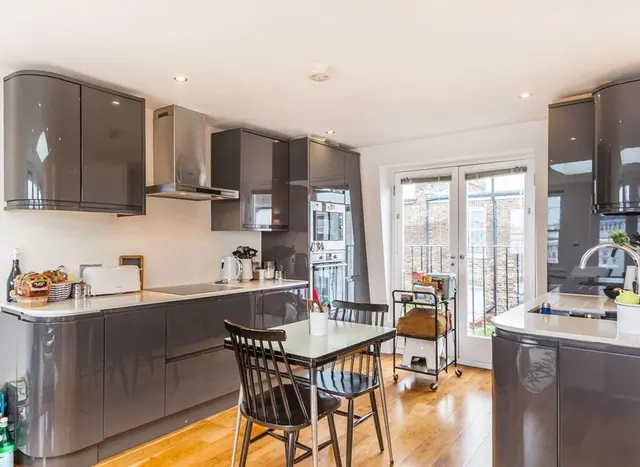 Photo 3 — Fairholme Road, West Kensington, W14