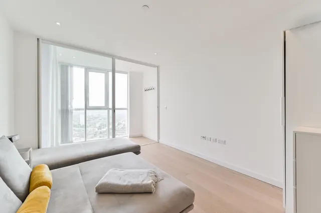 Apartment 3202, Sky Gardens, 155 Wandsworth Road, London, photo 1