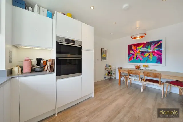 Reservoir Way, Willesden, NW10, photo 2