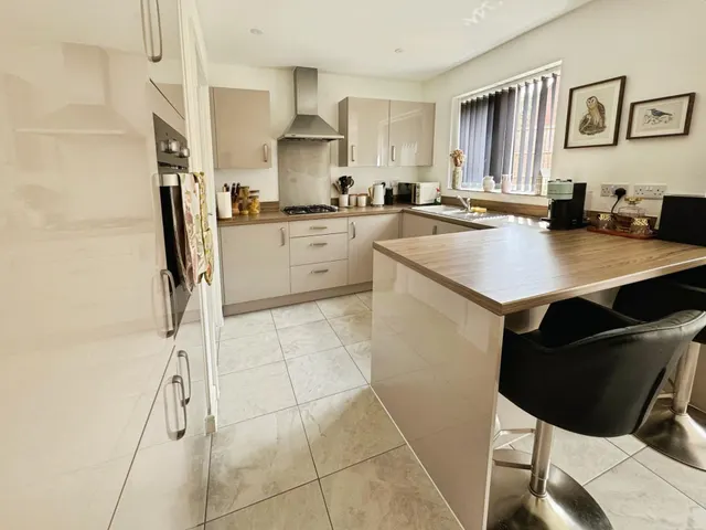 Crampton Close, Midway, DE11, photo 3
