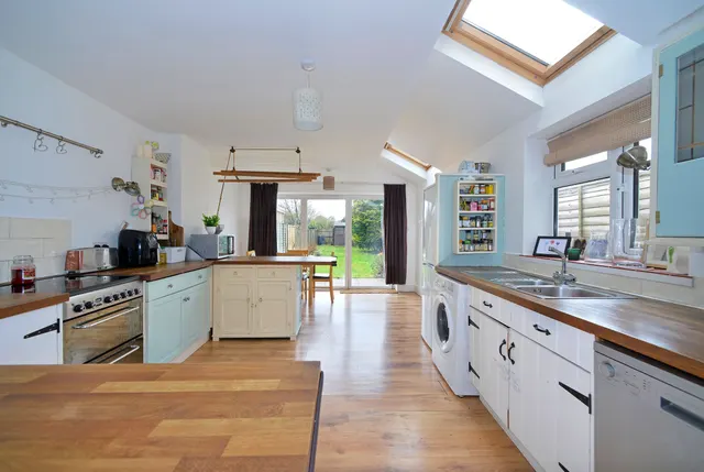 Alfold Road, Cranleigh, GU6, photo 2
