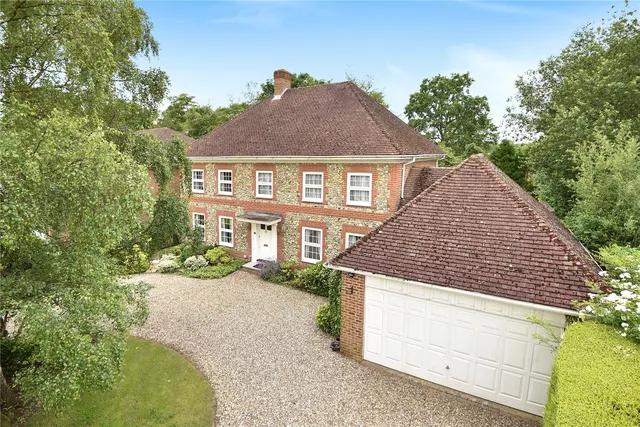 St. Huberts Close, Gerrards Cross, SL9, photo 1
