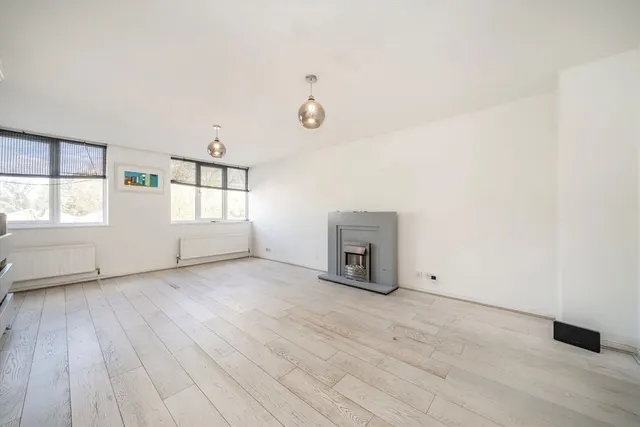 Silver Tree Close, Walton-On-Thames, KT12, photo 2