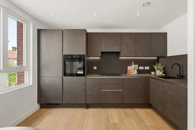 Cloister Road, Acton, W3, photo 3