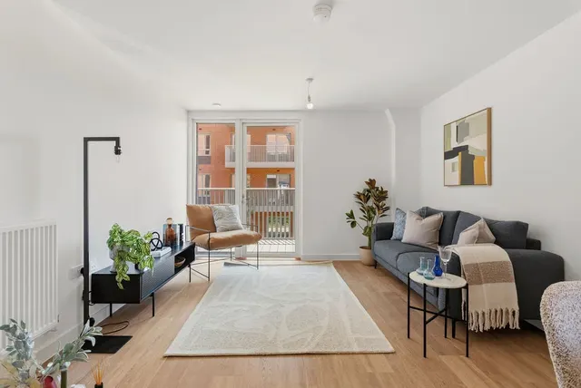 Cloister Road, Acton, W3, photo 1