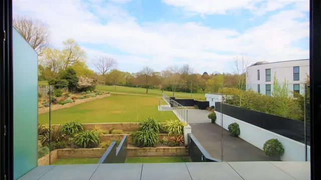 Westwood House, High Road, Chigwell, photo 1