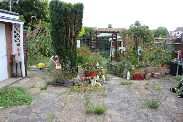 Photo 3 — Rochford Way, Walton On The Naze CO14 8SP