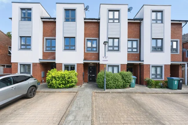 Neilson Close, Watford, photo 1