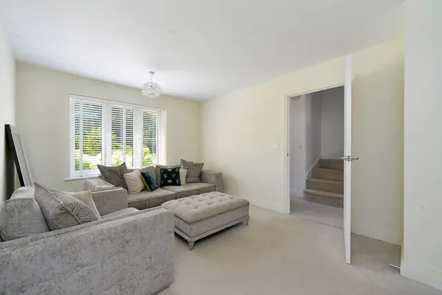 Weald View, Alfold, GU6, photo 3