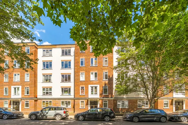 2 bedroom flat — Charlbert Street, St John's Wood, London, NW8