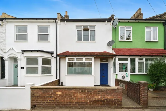 Caistor Park Road, London, E15, photo 1