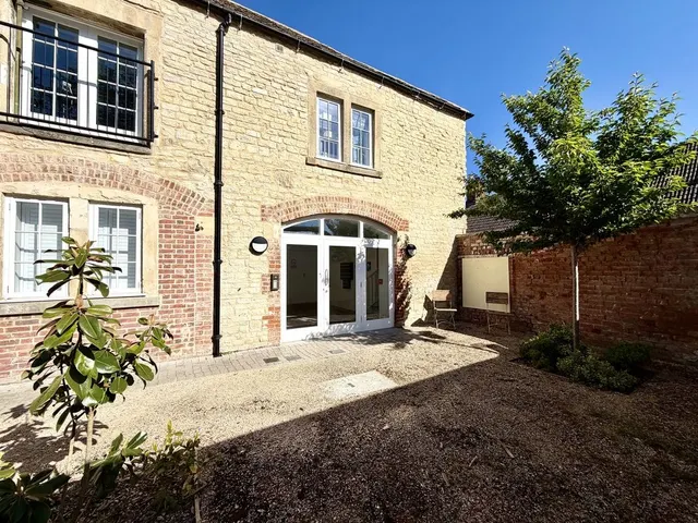 1 bedroom flat, The Woodlands, Calne