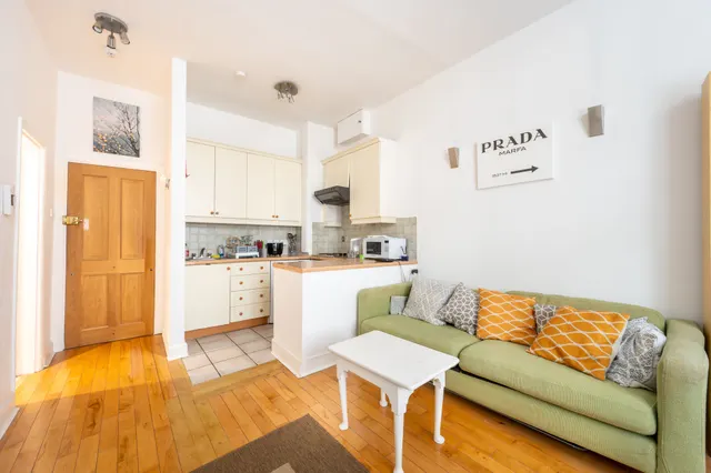 Photo 2 — Flat 3, 20 Devonshire Terrace, London