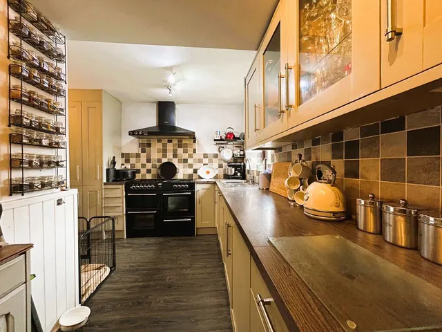 Mayfields Drive, Brownhills, WS8, photo 2