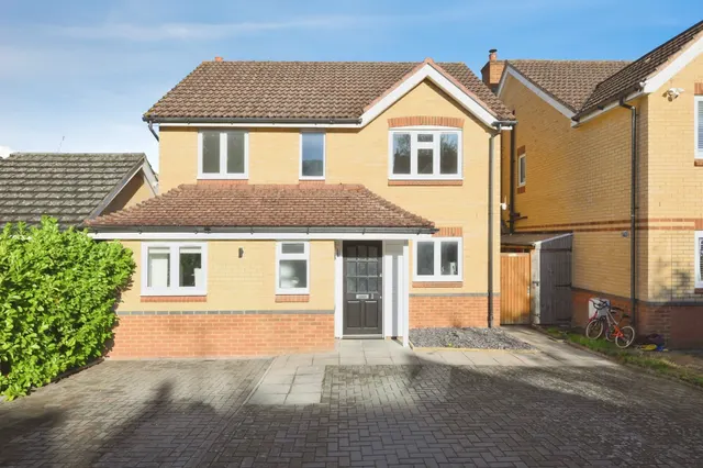 Auber Close, Hoddesdon, photo 1