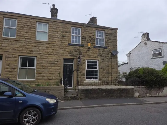Burnley Road, Colne, BB8, photo 1