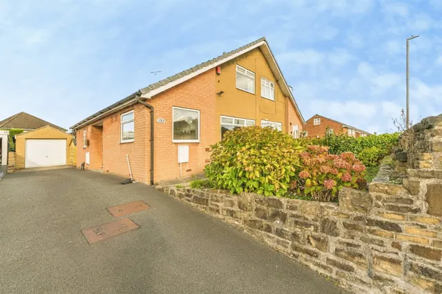 Carlinghow Lane, Batley, WF17, photo 1