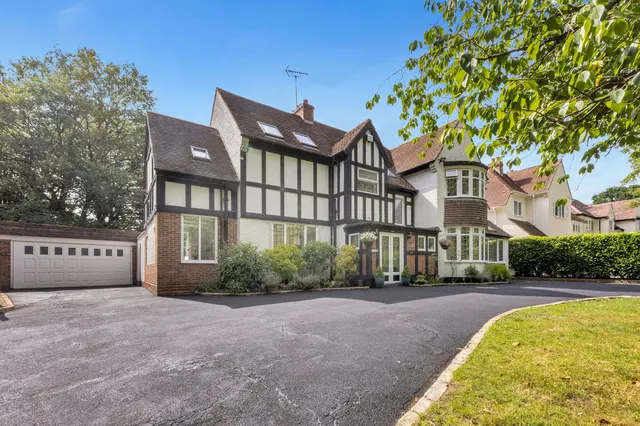 Photo 3 — Warwick Road, Solihull, B91 3HA