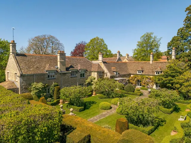 Main Street, Empingham, Oakham, Rutland, LE15 8PR, photo 1