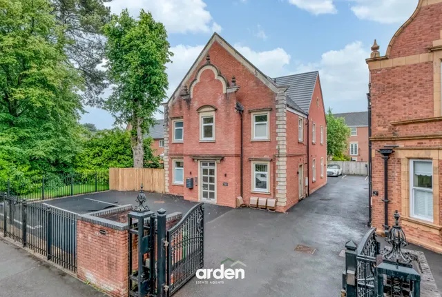 Barnsley Hall Road, Barnsley Court, B61, photo 1