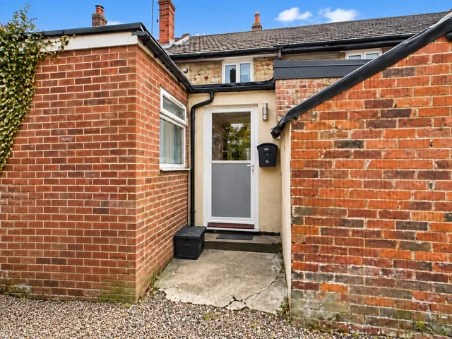 Surrey Place, Trowbridge, BA14, photo 1