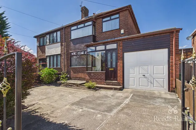 Legh Road, Haydock, WA11, photo 1