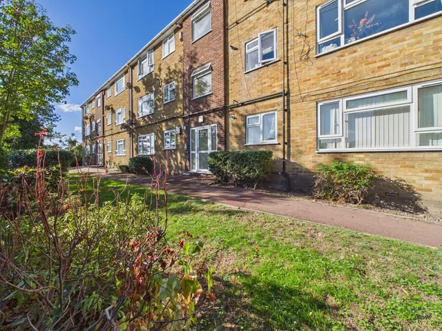 2 bedroom flat, Brook Street, Belvedere, DA17