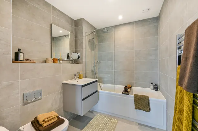 Photo 3 — Flat 61 James Horlick House South, Refinery Square, London