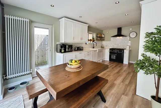 Photo 3 — Copse Avenue, Farnham, Surrey, GU9 9ED