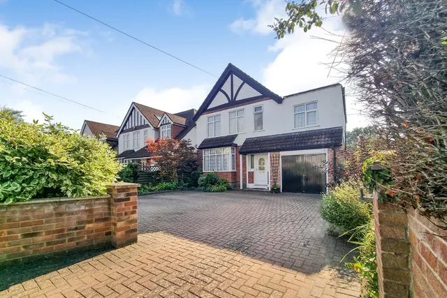 Coleford Bridge Road, Mytchett, Camberley, Surrey, GU16 6DH, photo 1