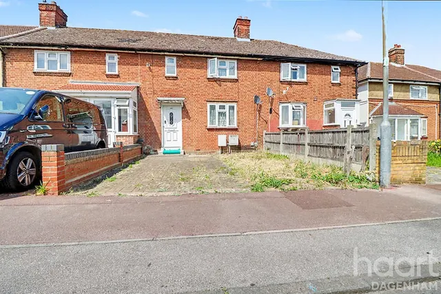 Crescent Road, Dagenham, RM10, photo 1