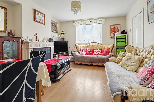 Crescent Road, Dagenham, RM10, photo 2