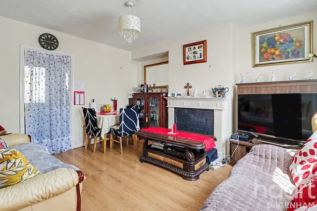 Crescent Road, Dagenham, RM10, photo 3
