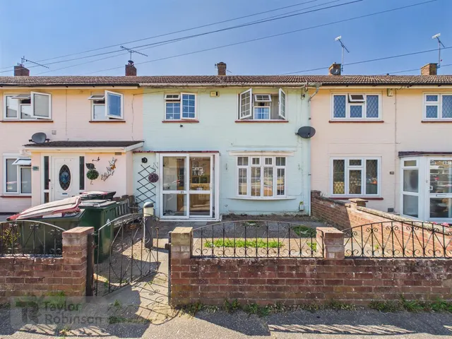 Cherry Lane, Langley Green, RH11, photo 1