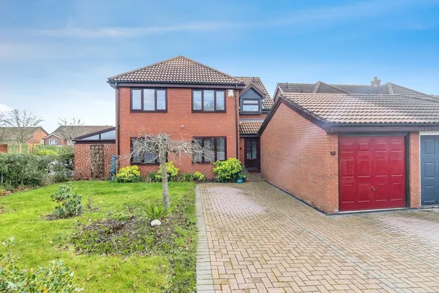Photo 2 — Stamford Avenue, Springfield, Milton Keynes, Buckinghamshire, MK6