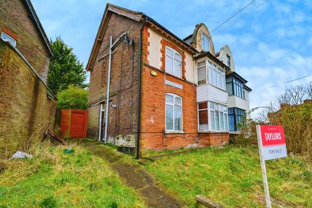 Hillborough Road, Luton, Bedfordshire, LU1, photo 1